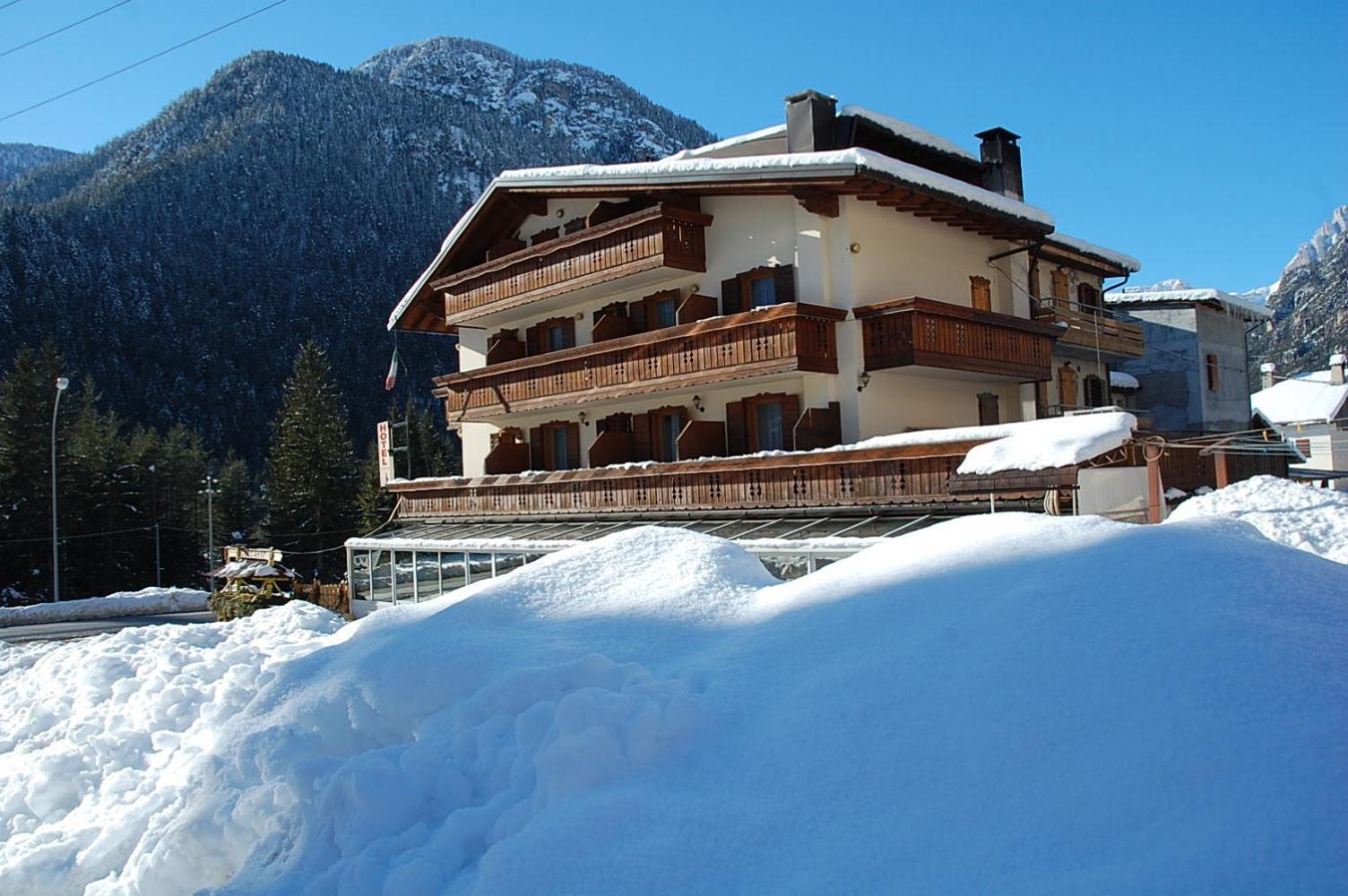 Albergo Ristorante Cacciatori Auronzo di Cadore Kültér fotó