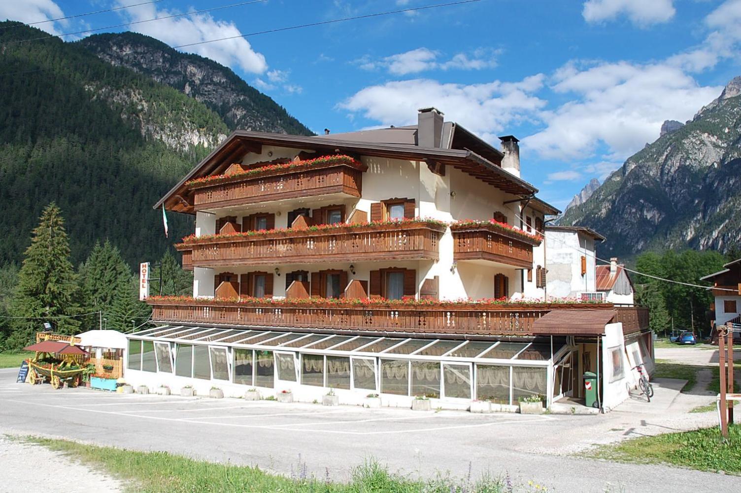 Albergo Ristorante Cacciatori Auronzo di Cadore Kültér fotó