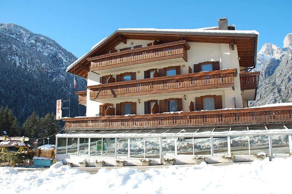 Albergo Ristorante Cacciatori Auronzo di Cadore Kültér fotó