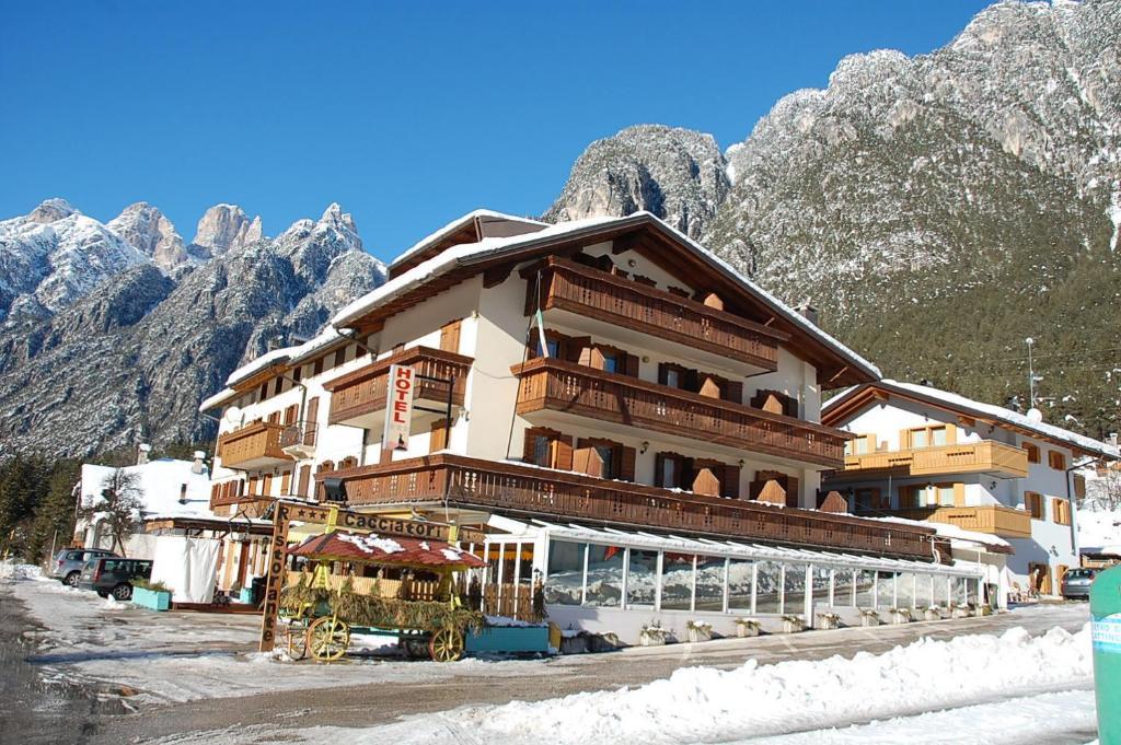 Albergo Ristorante Cacciatori Auronzo di Cadore Kültér fotó